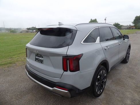 Used 2025 Kia Sorento EX FWD image 6