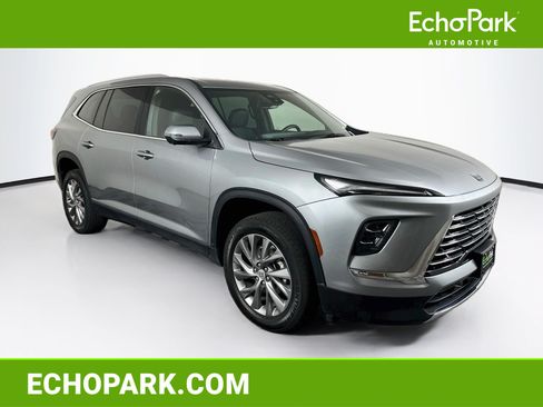 Used 2025 Buick Enclave Preferred FWD image 1