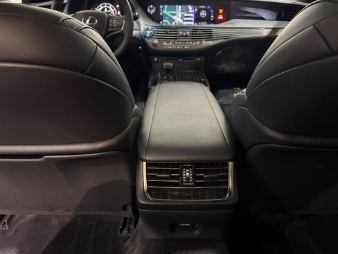 Used 2018 Lexus LS 500 w/ Accessory Package (Z1) RWD image 70