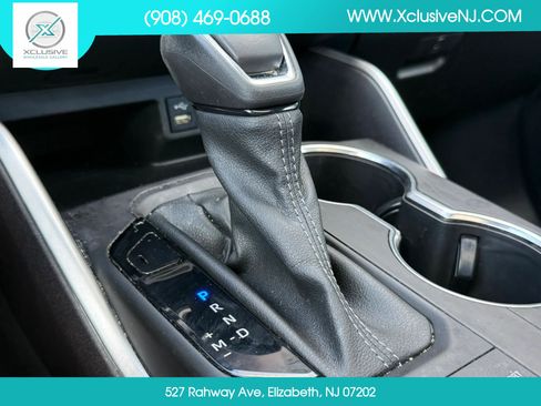 Used 2022 Toyota Highlander XLE AWD/4WD image 20