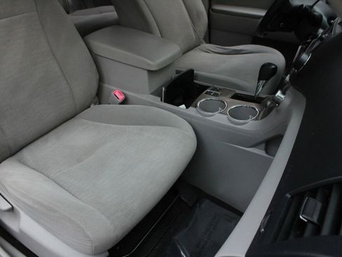 Used 2013 Toyota Highlander Hybrid image 29