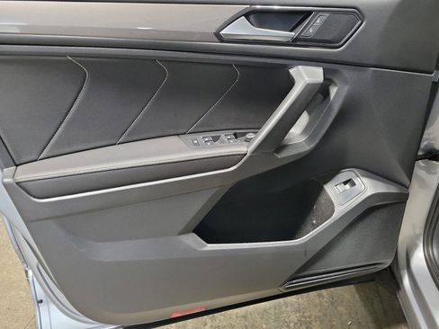 Certified 2023 Volkswagen Tiguan SE w/ Panoramic Sunroof Package FWD image 36