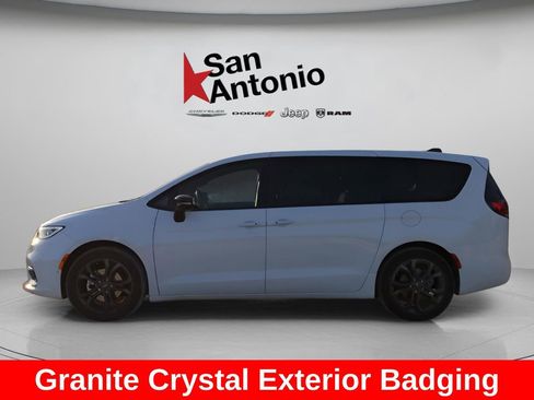 New 2026 Chrysler Pacifica Select image 5