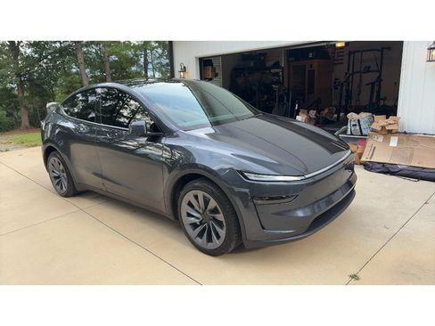 Used 2026 Tesla Model Y 2WD image 4