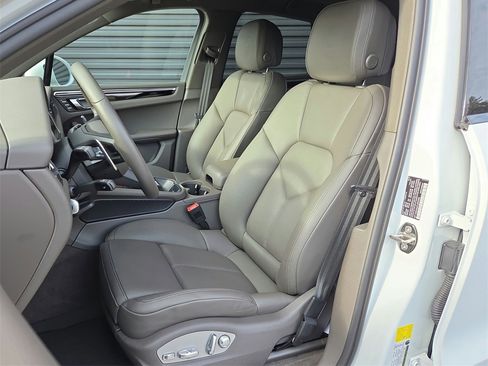 Used 2023 Porsche Macan S image 5