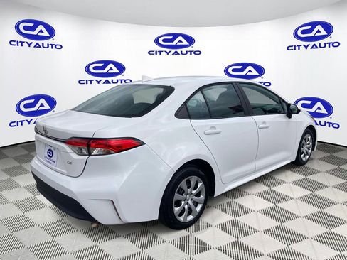 Used 2024 Toyota Corolla LE image 3
