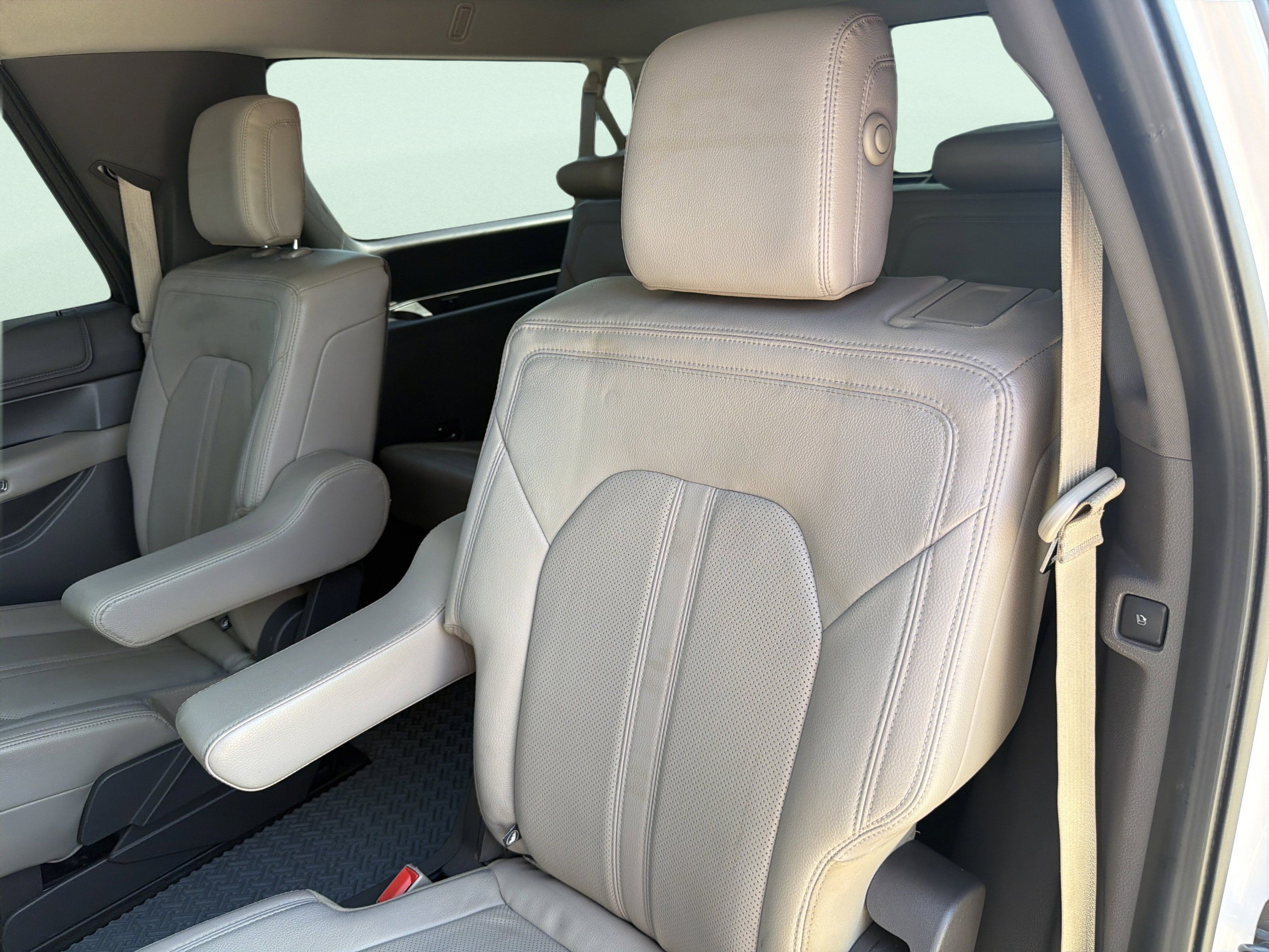 Used 2018 Ford Expedition Max Limited w/ Equipment Group 302A RWD image 20