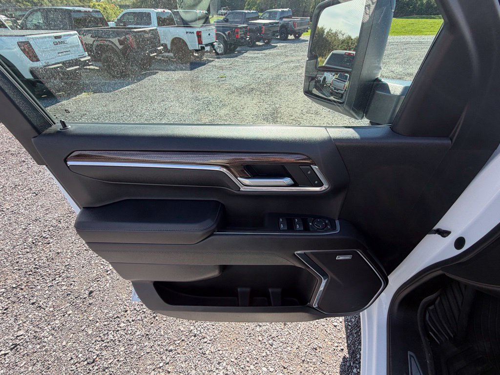 Used 2023 Chevrolet Silverado 1500 RST AWD/4WD image 5