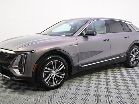 New 2025 Cadillac Lyriq Luxury AWD/4WD image 2
