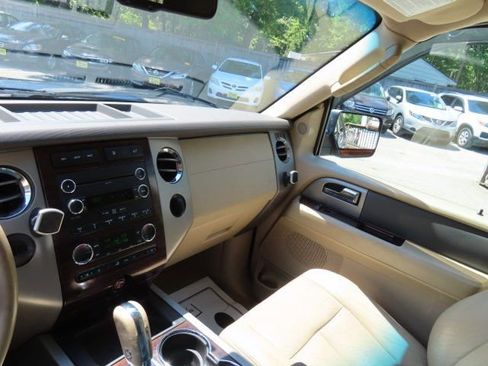 Used 2014 Ford Expedition EL XLT w/ Equipment Group 202A RWD image 26