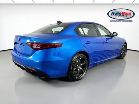 Used 2023 Alfa Romeo Giulia Estrema AWD/4WD image 2