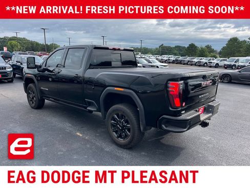 Used 2025 GMC Sierra 2500 AT4 w/ AT4 Premium Plus Package AWD/4WD image 3