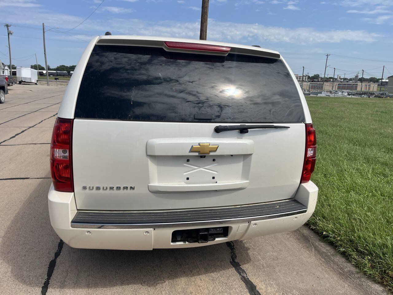 Used 2013 Chevrolet Suburban LTZ AWD/4WD image 9