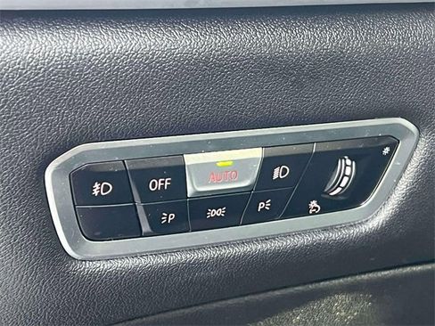 Used 2021 BMW X7 M50i w/ Dynamic Handling Package image 21