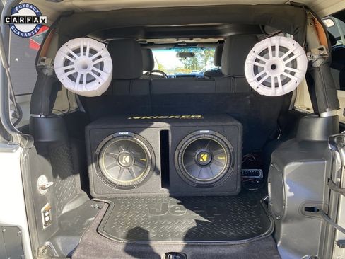 Used 2011 Jeep Wrangler Unlimited Sahara image 15