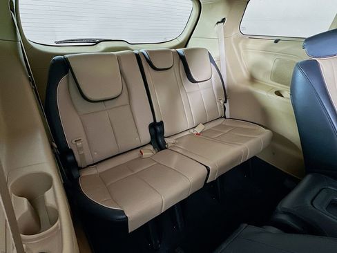 Used 2019 Kia Sedona EX w/ EX Premium Package image 36