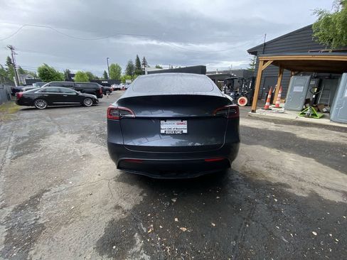 Used 2023 Tesla Model Y Long Range AWD/4WD image 5