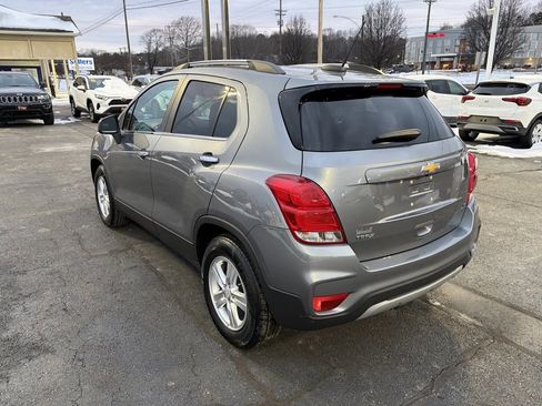 Used 2020 Chevrolet Trax LT w/ LT Convenience Package image 5