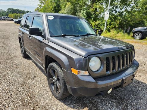 Used 2015 Jeep Patriot Sport w/ Power Value Group FWD image 3