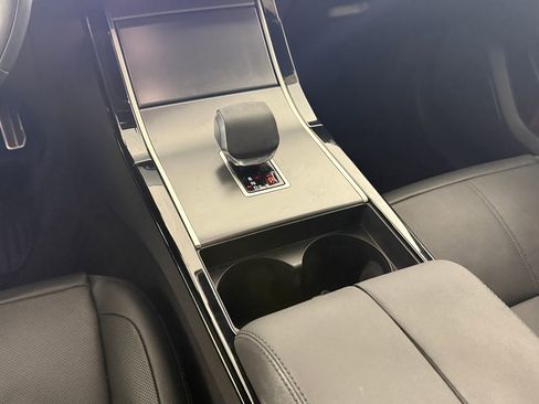 Used 2025 Land Rover Range Rover Velar Dynamic SE image 27