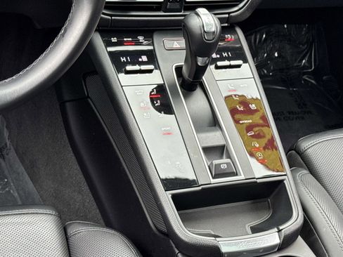 Used 2022 Porsche Macan image 4