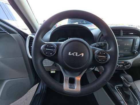 Used 2025 Kia Soul LX FWD image 4