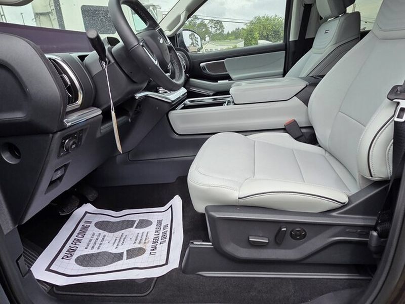 New 2026 Ford Expedition Platinum w/ Platinum Ultimate Package AWD/4WD image 5