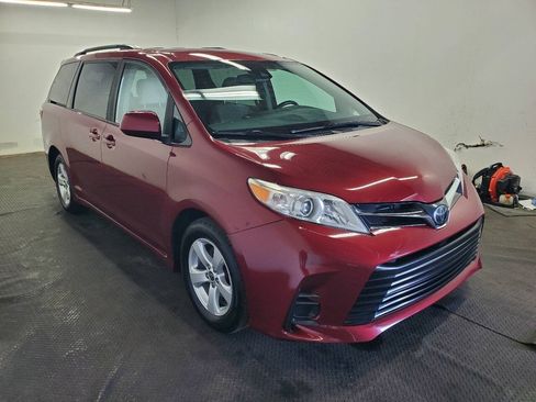 Used 2020 Toyota Sienna LE FWD image 3