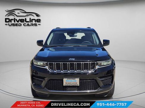 Used 2024 Jeep Grand Cherokee Laredo image 3