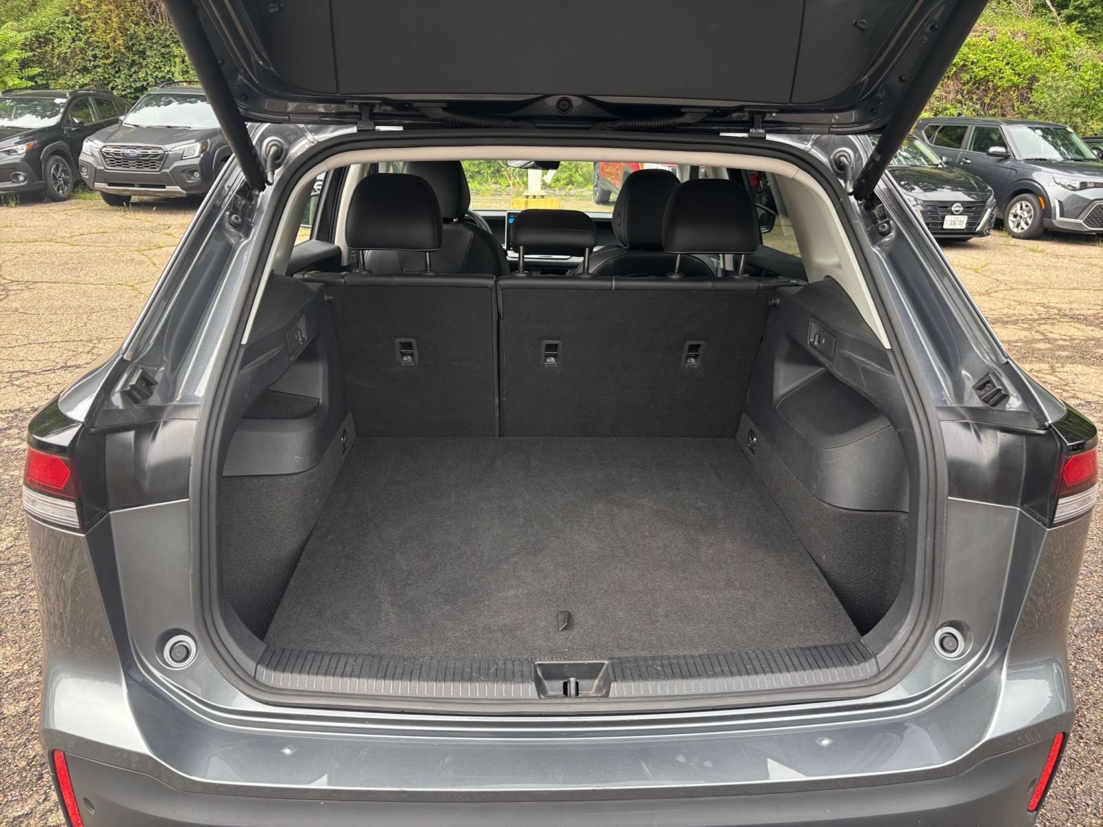 Used 2026 Volkswagen Tiguan SE AWD/4WD image 32