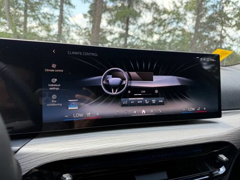 Used 2025 BMW i4 eDrive40 w/ Premium Package RWD image 16