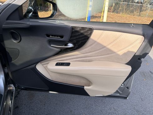 Used 2023 Lexus LS 500 w/ Accessory Package (Z2) RWD image 41