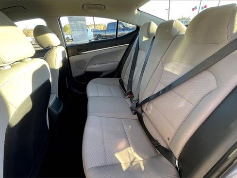Used 2019 Hyundai Elantra SE image 26