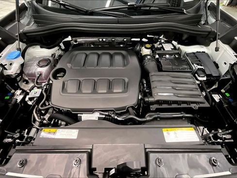 New 2026 Volkswagen Tiguan SE image 13