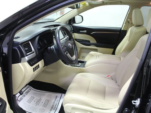 Used 2014 Toyota Highlander Limited Platinum image 20