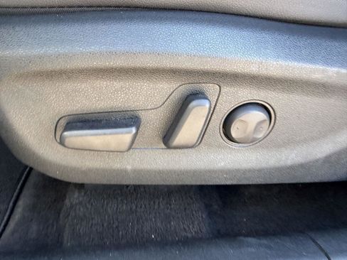 Used 2022 Kia Niro EX Premium w/ Cold Weather Package image 19