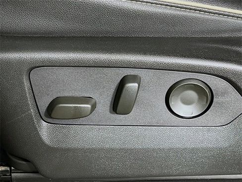 Used 2024 GMC Yukon SLT image 11