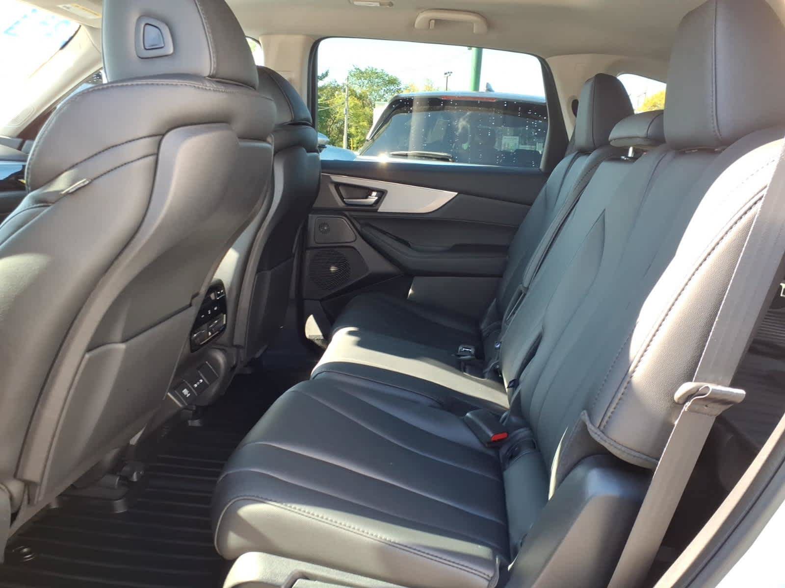 Used 2025 Acura MDX SH-AWD image 12