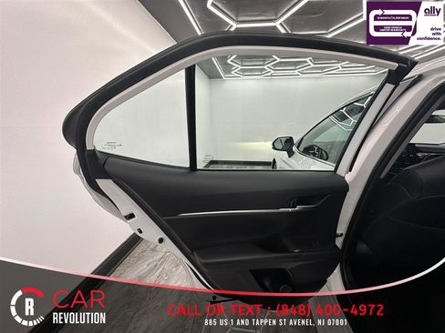 Used 2022 Toyota Camry SE FWD image 32