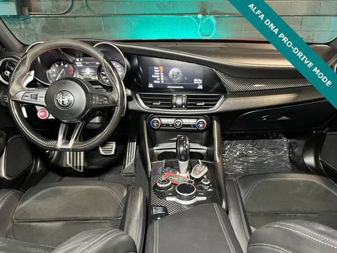 Used 2018 Alfa Romeo Giulia Quadrifoglio image 2