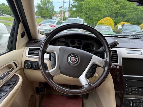 Used 2008 Cadillac Escalade AWD image 12