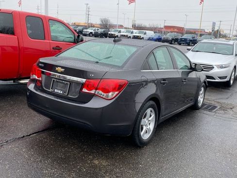 Used 2016 Chevrolet Cruze LT image 2