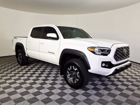 Used 2021 Toyota Tacoma TRD Off-Road w/ Technology Package RWD image 3