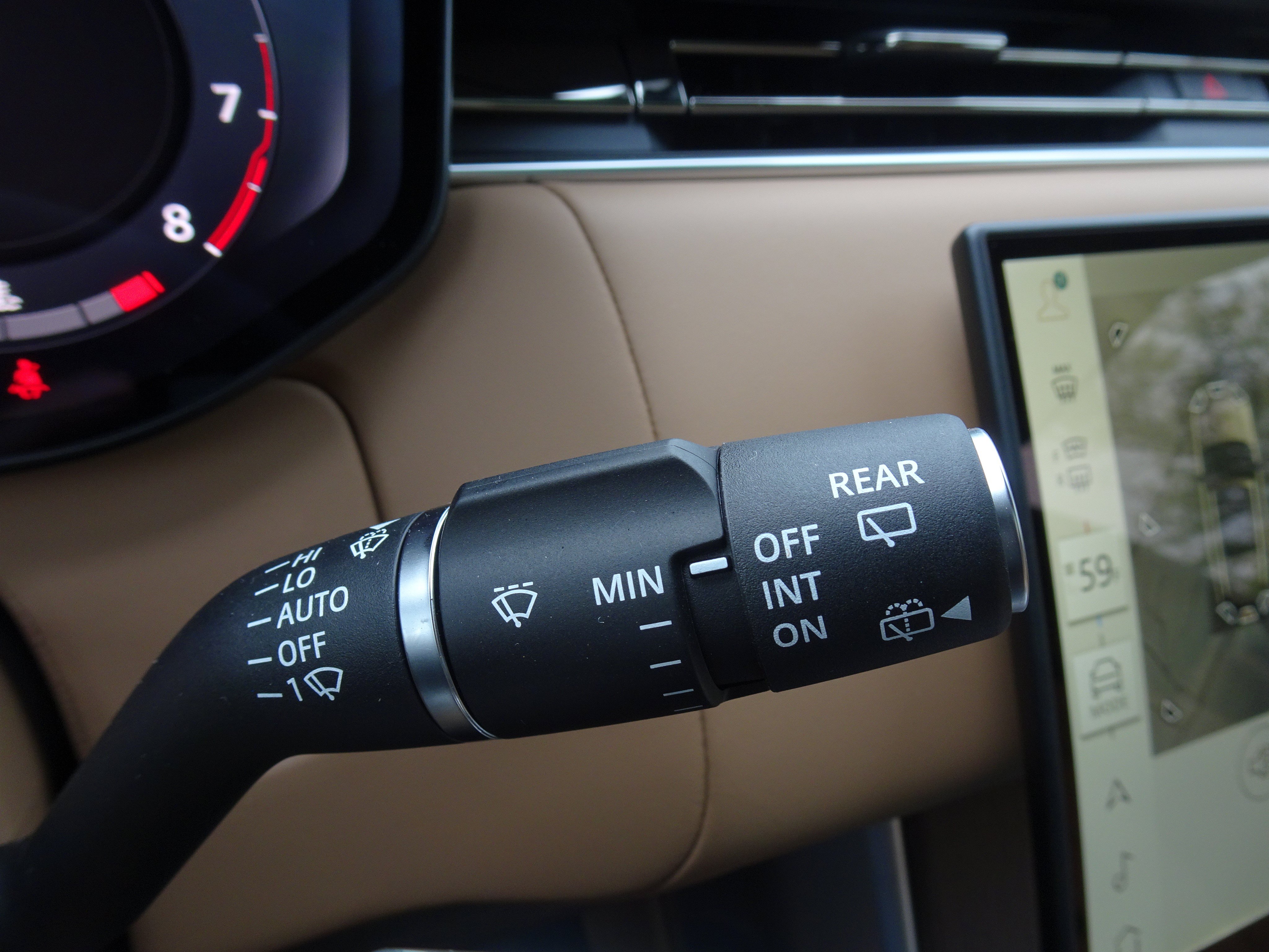 New 2026 Land Rover Range Rover Long Wheelbase SE AWD/4WD image 26