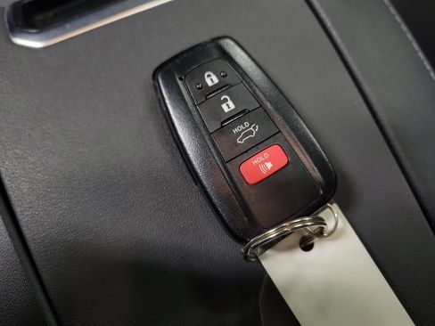 Used 2022 Toyota Highlander XLE AWD/4WD image 20