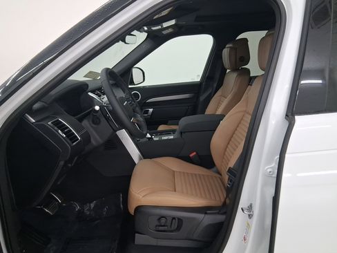 New 2026 Land Rover Discovery Limited Edition image 5
