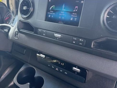 Used 2021 Mercedes-Benz Sprinter 144 Cargo image 5