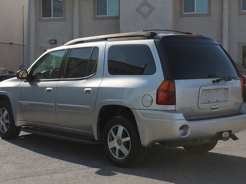 Used 2005 GMC Envoy XL SLT RWD image 6