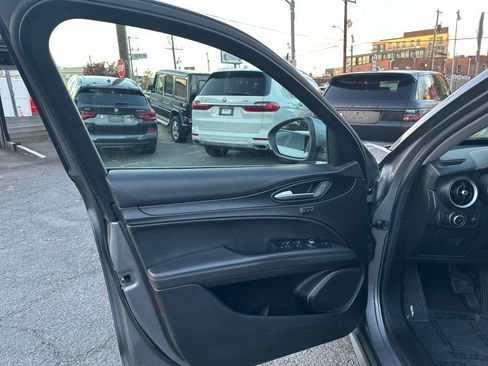 Used 2018 Alfa Romeo Stelvio AWD image 58