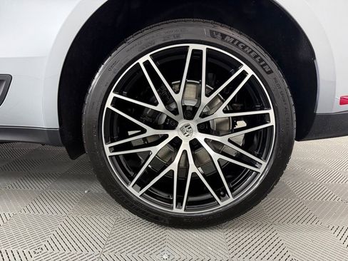 New 2026 Porsche Macan AWD/4WD image 12